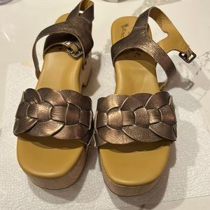 Kork-Ease platform sandals gold braided 8M